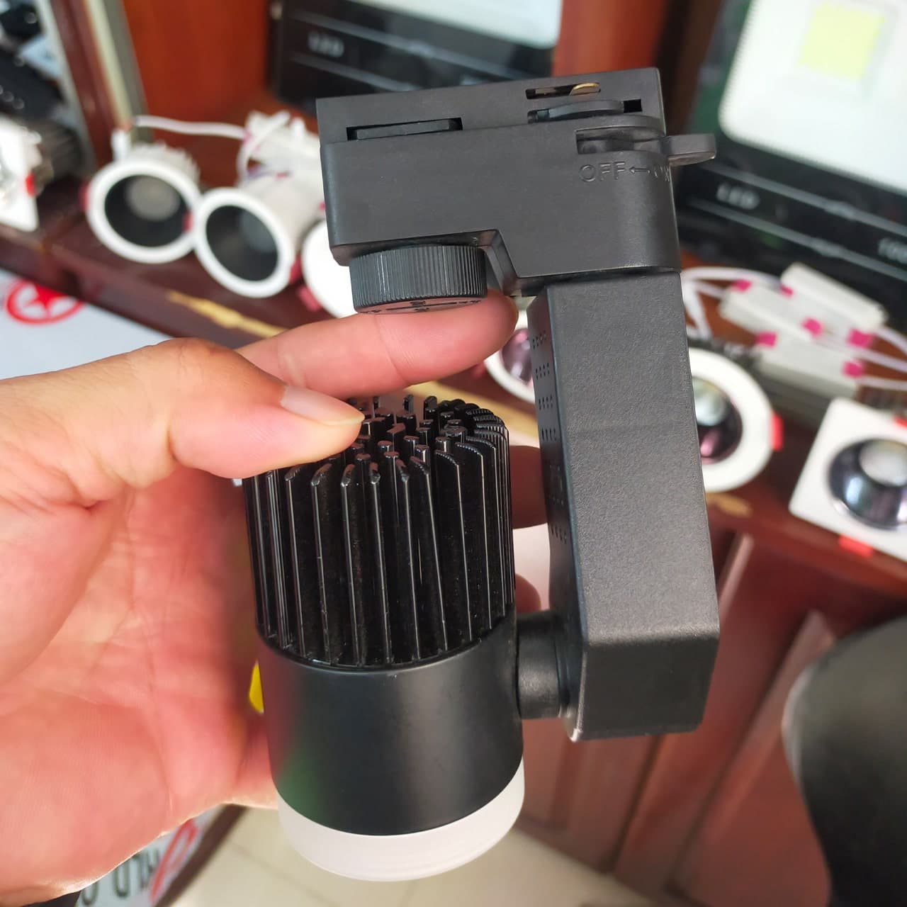 Đèn Rọi Thanh Ray Mini 7w 3 Chế Độ - ảnh phụ 3