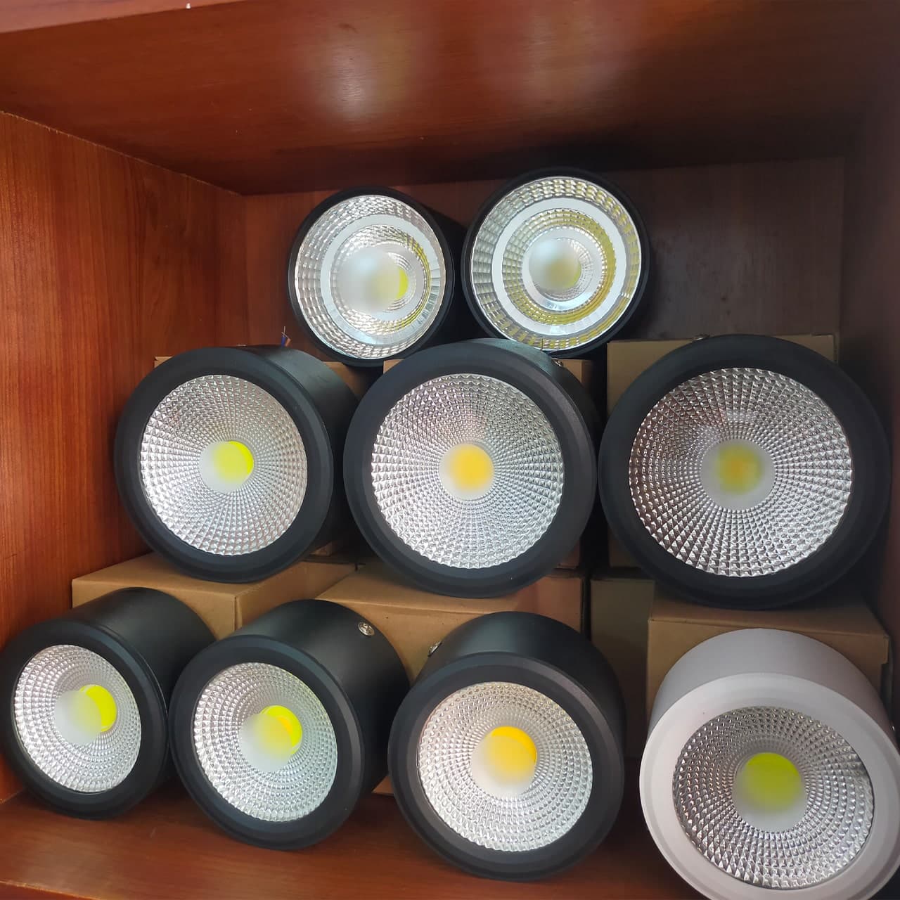 Đèn Lon Ốp Trần 12W Viền Vàng 115×55 - ảnh phụ 9